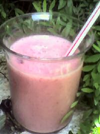 strawberry smoothie maker